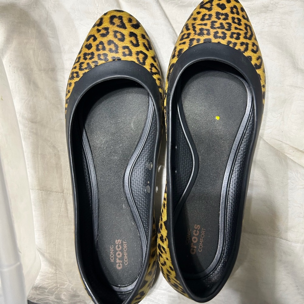 CROCS Women's Yellow and Black Leopard Flats